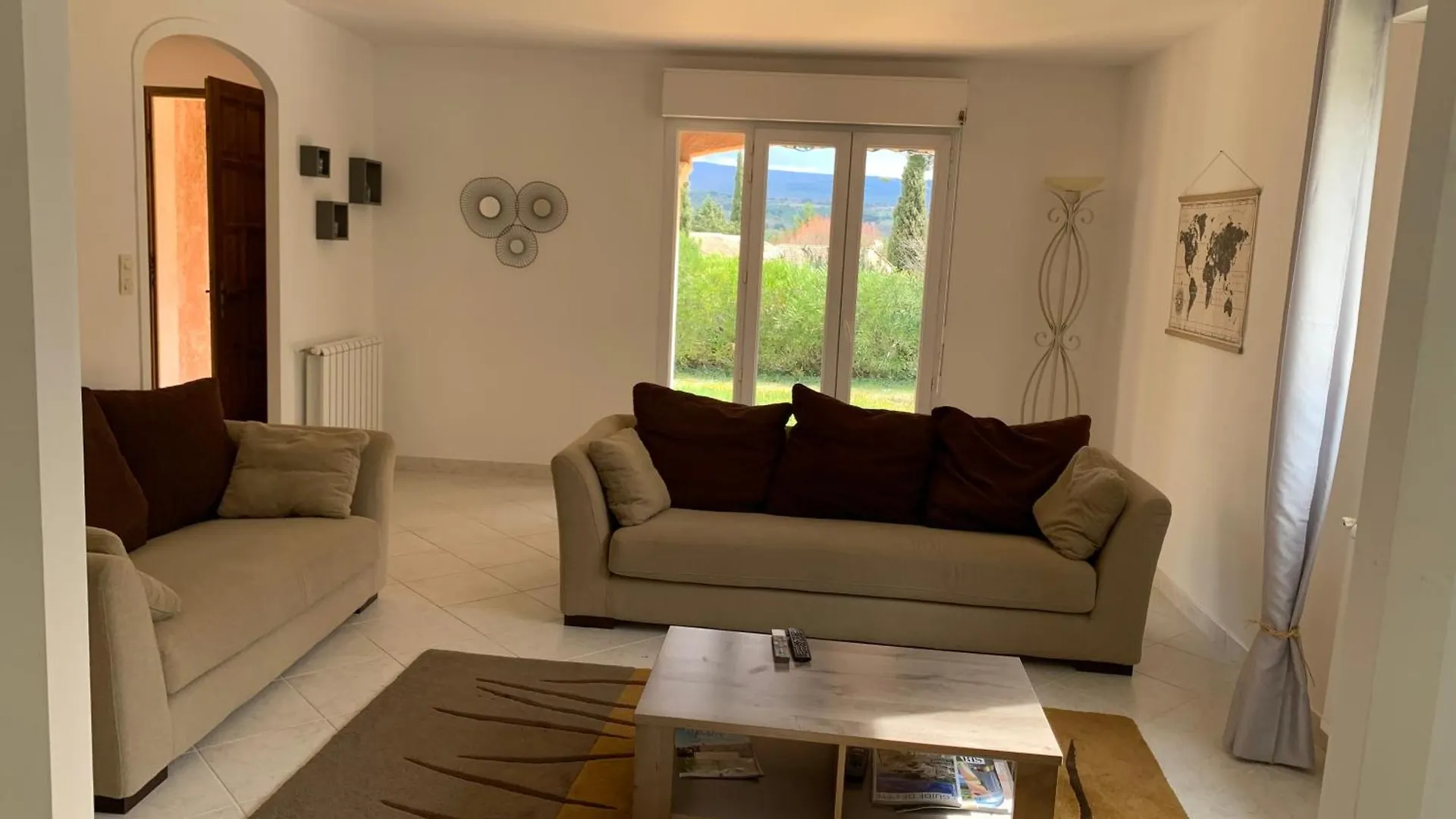 Holiday home Jolie Maison Avec Piscine Et Vue Sur Le Mont Ventoux Mormoiron France